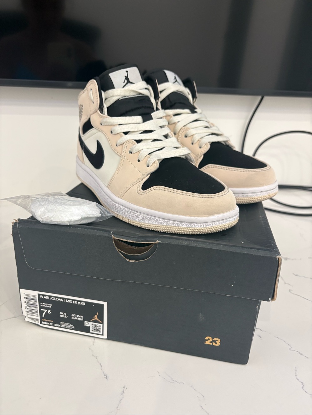 Jordan 1 Mid SE (GS)